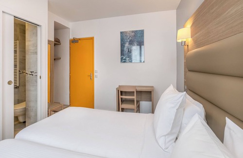 Issy-les-Moulineaux Hotel | Hôtel Luxor