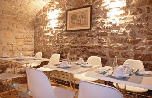 Quartier Saint-Ambroise Hotel | Hôtel Marais de Launay
