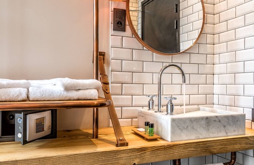 19th Arrondissement Hotel | Hôtel Restaurant Au Bœuf Couronné