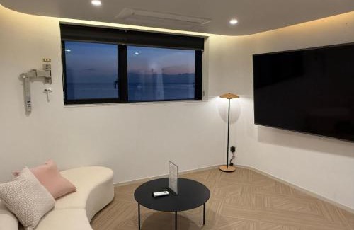 Haeundae Hotel | H avenue Songjeong