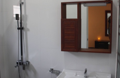 Dondra Hotel | H M C Leisure House Dondra