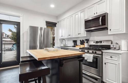 H Street Corridor Casa | H St DC Haven 4-BR Homestay