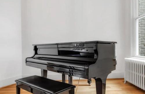 H Street Corridor Casa | H St DC Haven 4-BR Homestay
