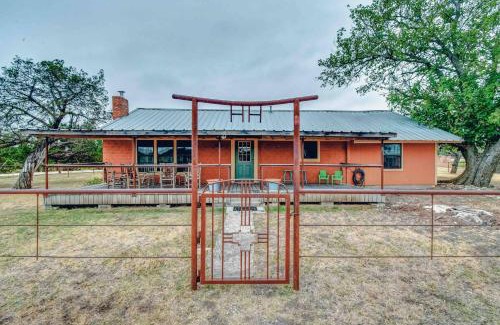 Glen Rose Casa | Habari 5BR Ranch House near Fossil Rim Cowboy Pool