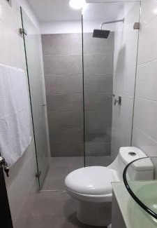 San Javier Casa | Habitación 301 con baño privado cerca a laureles