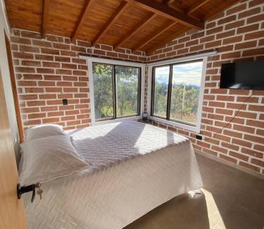 Medellin Casa | Habitación con baño privado en casa de campo ubicada en Santa Elena