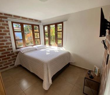 Medellin Casa | Habitación con baño privado en casa de campo ubicada en Santa Elena