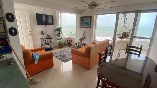 Tonsupa Casa | Habitación con baño privado vista al mar