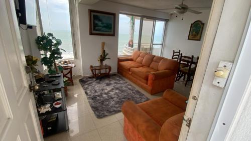 Tonsupa Casa | Habitación con baño privado vista al mar