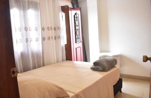 La Ceja Casa | Habitación con cama nueva doble y balcon privado cerca del parque principal
