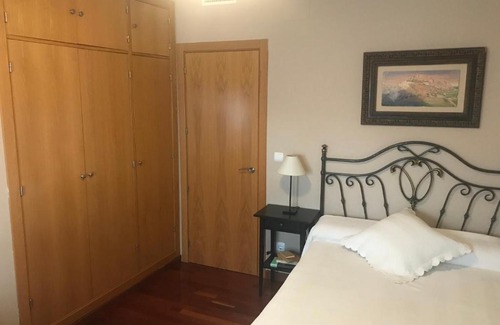 Angustias - Chana - Encina Casa | Habitación doble independiente con baño compartido