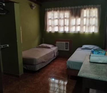 Valencia Casa | Habitación Doble para 3 o 4 personas full servicio