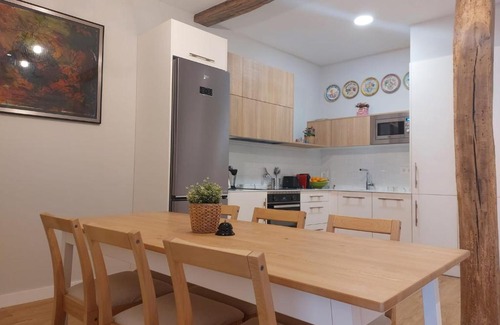 Iralabarri Casa | Habitación en apartamento con zonas comunes compartida H3
