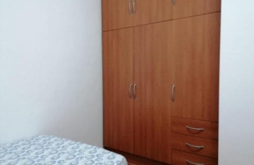 Abades Apartamento | habitación en un bajo 2 camas individual casa compartida