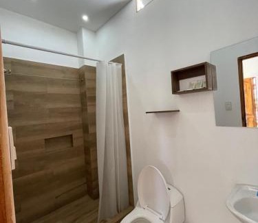 Montañita Apartamento | Habitación familiar #10 cerca de la playa- wanderlust