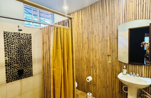 El Tunco Cabina | Habitación Frente al Mar en Playa El Tunco Surf Spots La Bocana y EL Sunzal