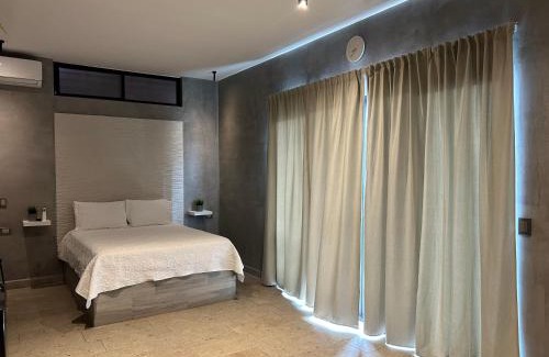 Centro Carretera Casa | Habitación Moderna y Céntrica con Balcón y Piscina climatizada