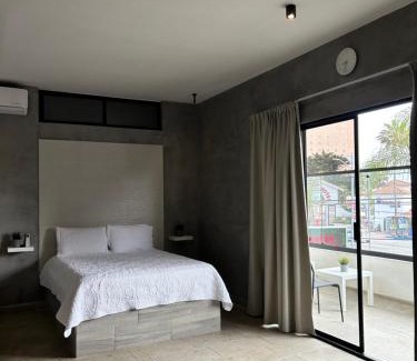 Centro Carretera Casa | Habitación Moderna y Céntrica con Balcón y Piscina climatizada