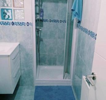 Cabezón de la Sal Casa | Habitación pensión Tolima - baño compartido