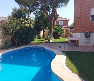 Azuqueca de Henares Apartamento | Habitación,Piscina y Jardín
