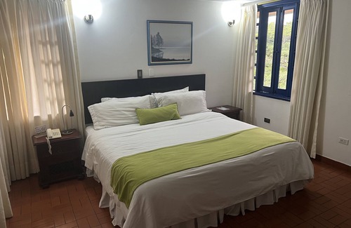 Pereira Hotel | Habitacion Standar Doble cerca a la piscina y con aire acondicionado .