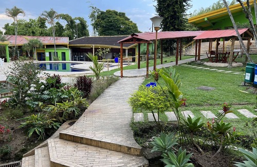 Pereira Hotel | Habitacion Standar Doble cerca a la piscina y con aire acondicionado .