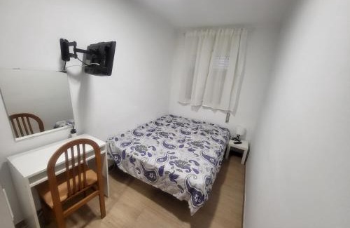 Badalona Casa | Habitaciones con baño compartido en bonito Apartamento en Badalona