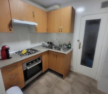 Badalona Casa | Habitaciones con baño compartido en bonito Apartamento en Badalona