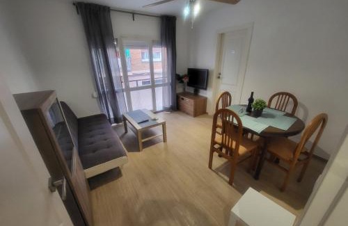 Badalona Casa | Habitaciones con baño compartido en bonito Apartamento en Badalona