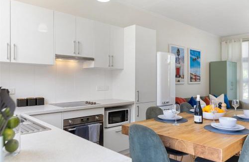 Henley Beach Apartamento | Hacienda at Henley - 2BR, Wi-Fi, Workspace