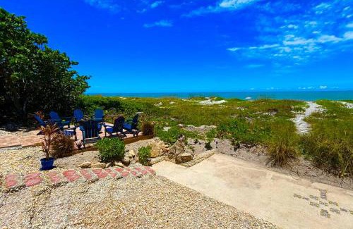 Cocoa Beach Casa | Hacienda by the Sea