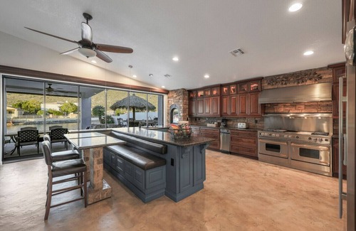 Arrowhead Lakes Casa | Hacienda de encargo de lujo 3500sf con el barco privado en Arrowhead Lagos