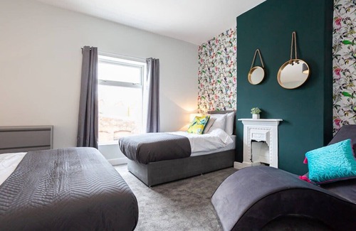 Bolton Casa | Hacken Lodge - 3 bed house on the edge of the Moses Gates Country Park