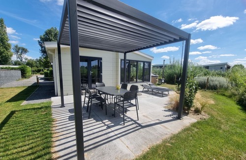 Dordtse Biesbosch Casa | Hackfort Hottub 6 by Interhome