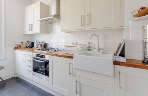 Homerton Apartamento | Hackney 2BR Cozy Getaway with Workspace