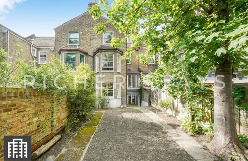Leabridge Casa | Hackney Guest Rooms | Spacious Double (RM1)