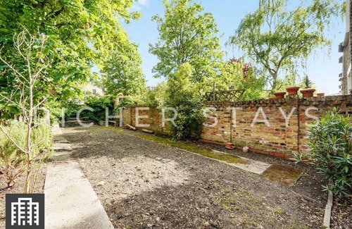 Clapton Casa | Hackney Guest Rooms | Spacious Double (RM5)
