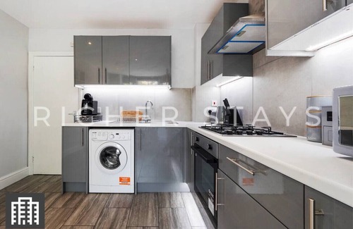 Clapton Casa | Hackney Guest Rooms | Spacious Double (RM5)