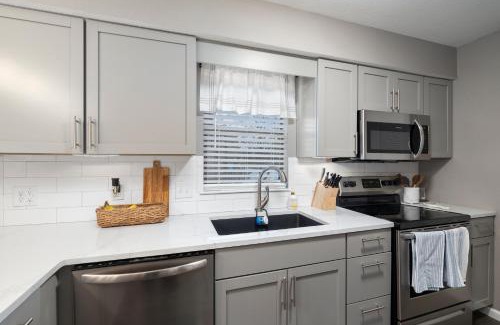 Table Rock Apartamento | Hadley's Place at Pointe Royale, Pristine 2 Bed 2 Bath Condo
