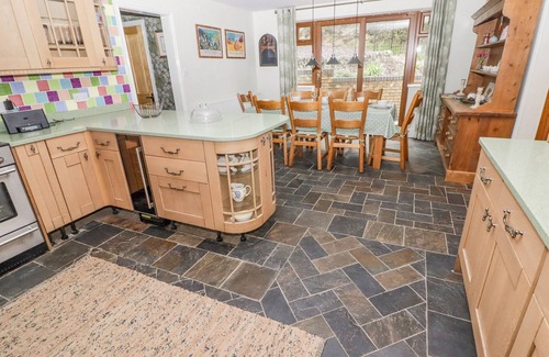 Clydey Casa | HAFAN DAWEL, pet friendly, with open fire in Newcastle Emlyn