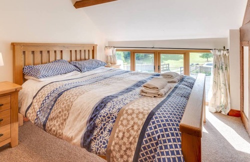 Cilmeri Casa | Relájese en la bañera de hidromasaje en el tranquilo campo con vistas panorámicas del Parque Nacional Brecon Beacons a