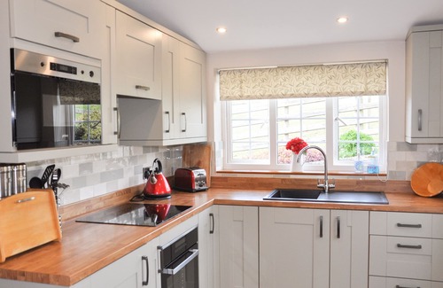 Llanfair Caereinion Cabaña | HAFAN, mascotas, con jacuzzi en Llanerfyl, Ref 939805