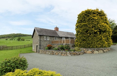 Llanfair Caereinion Cabaña | HAFAN, mascotas, con jacuzzi en Llanerfyl, Ref 939805
