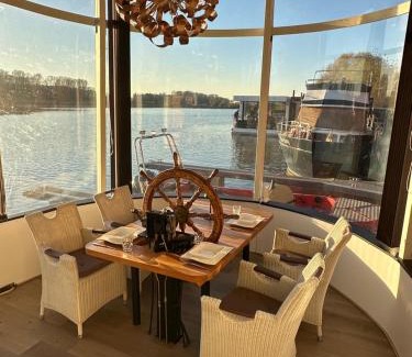 Hitdorf Alquiler De Eote | Hafen Oase - 2 Hausboote, 2 Whirlpool, 1 Sauna, Wellness