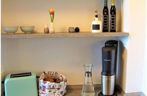 Orth Apartamento | Hafenblick Orth: Modern apartment with good sea view, balcony and fitness room