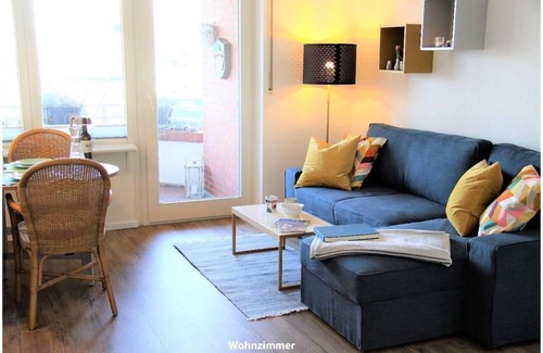 Orth Apartamento | Hafenblick Orth: Modern apartment with good sea view, balcony and fitness room