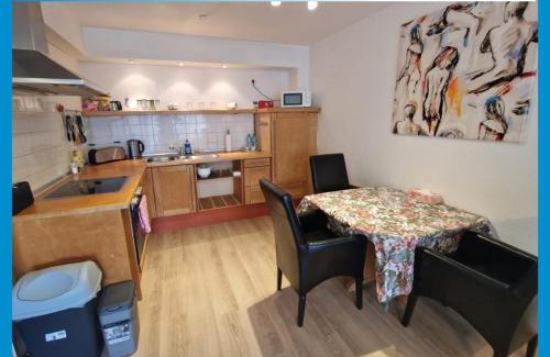 Bahnhofsviertel Apartamento | Hafenperle Ferienwohnung am Alten Stadthafen in Oldenburg - Zentrale City Lage