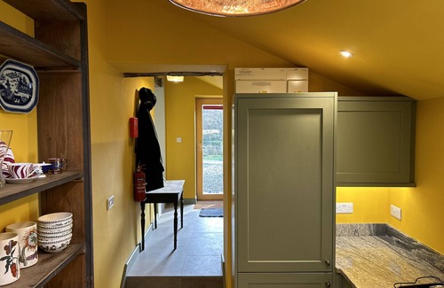 Porthmadog Cabaña | HAFOD Y LLYN, pet friendly, character holiday cottage in Porthmadog