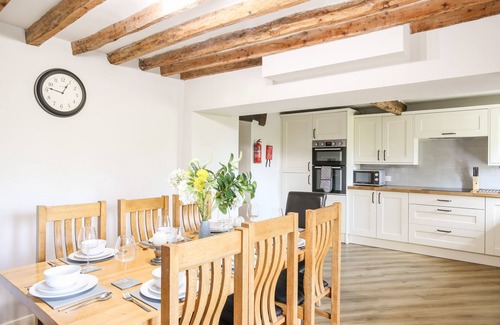 Corwen Cabaña | HAFOTTY GELYNEN, pet friendly, luxury holiday cottage in Corwen