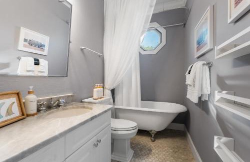 Haile Plantation Casa | Haile Village Hideaway 3 Beds with Crib and Hot Tub Near UF